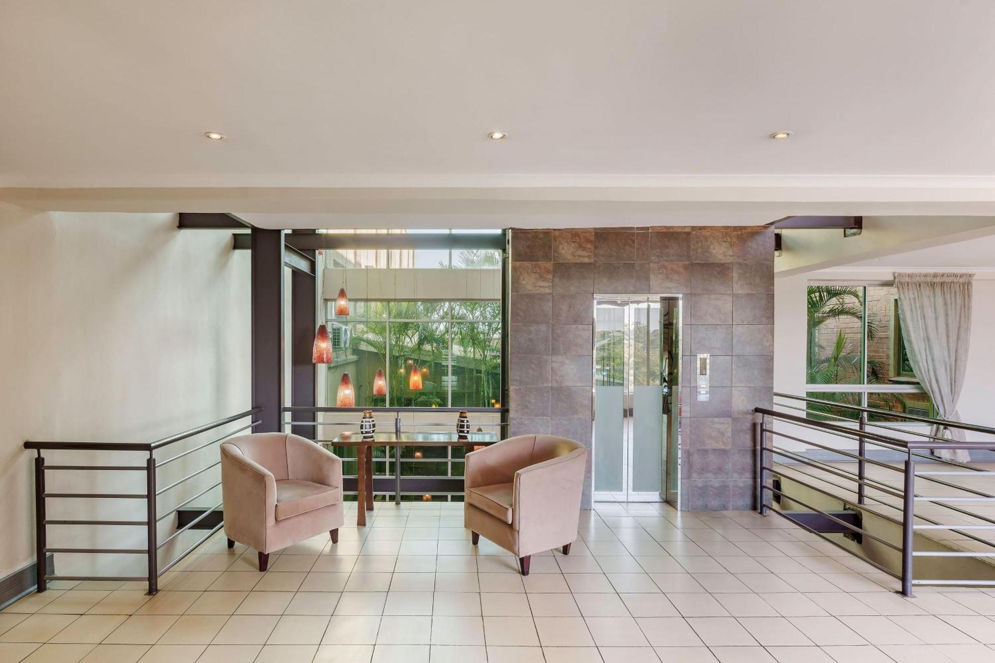 Protea Hotel By Marriott Lusaka Extérieur photo