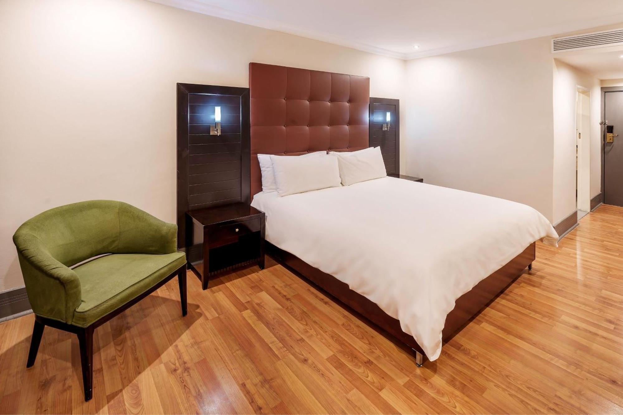 Protea Hotel By Marriott Lusaka Extérieur photo