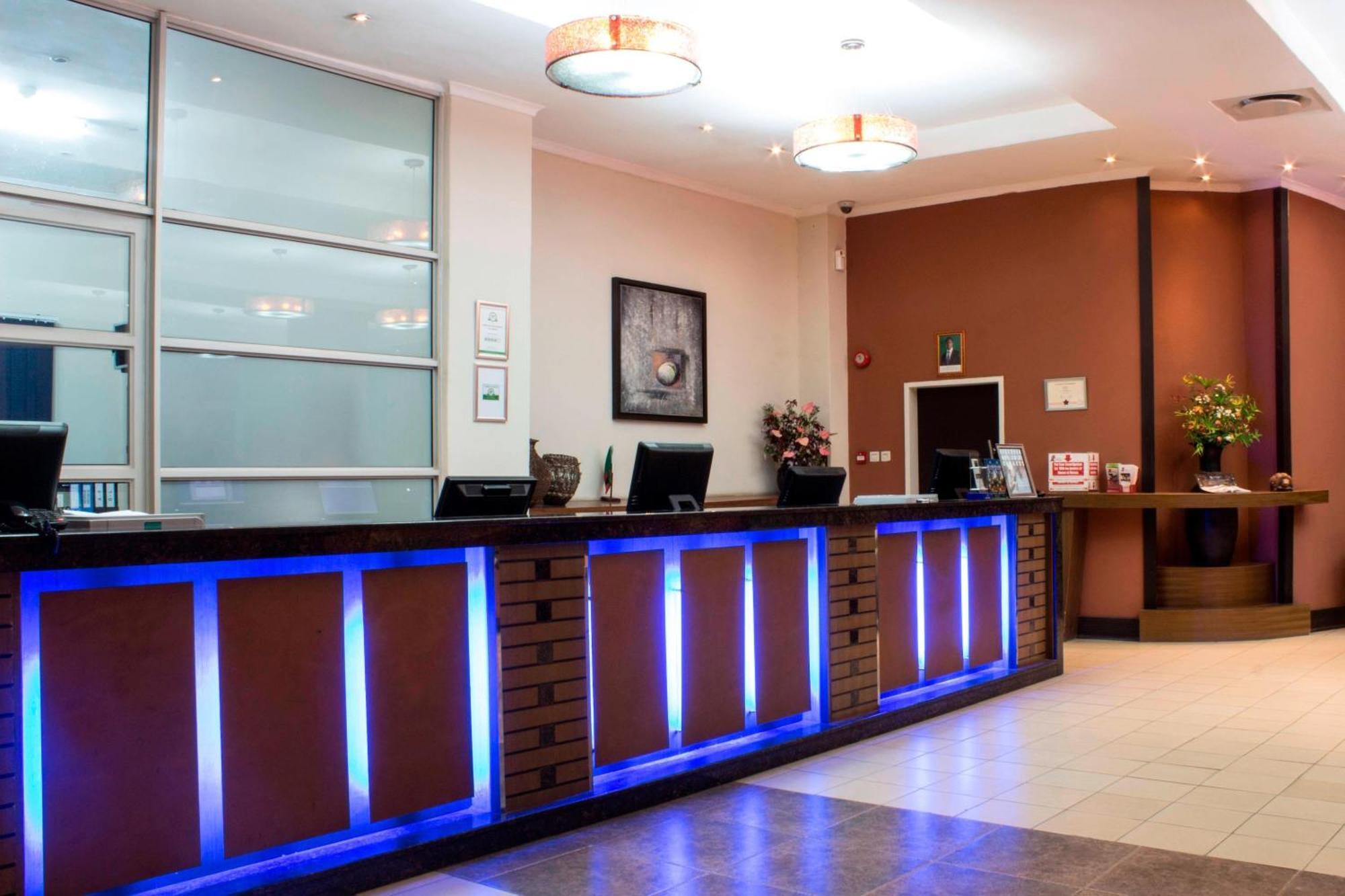 Protea Hotel By Marriott Lusaka Extérieur photo