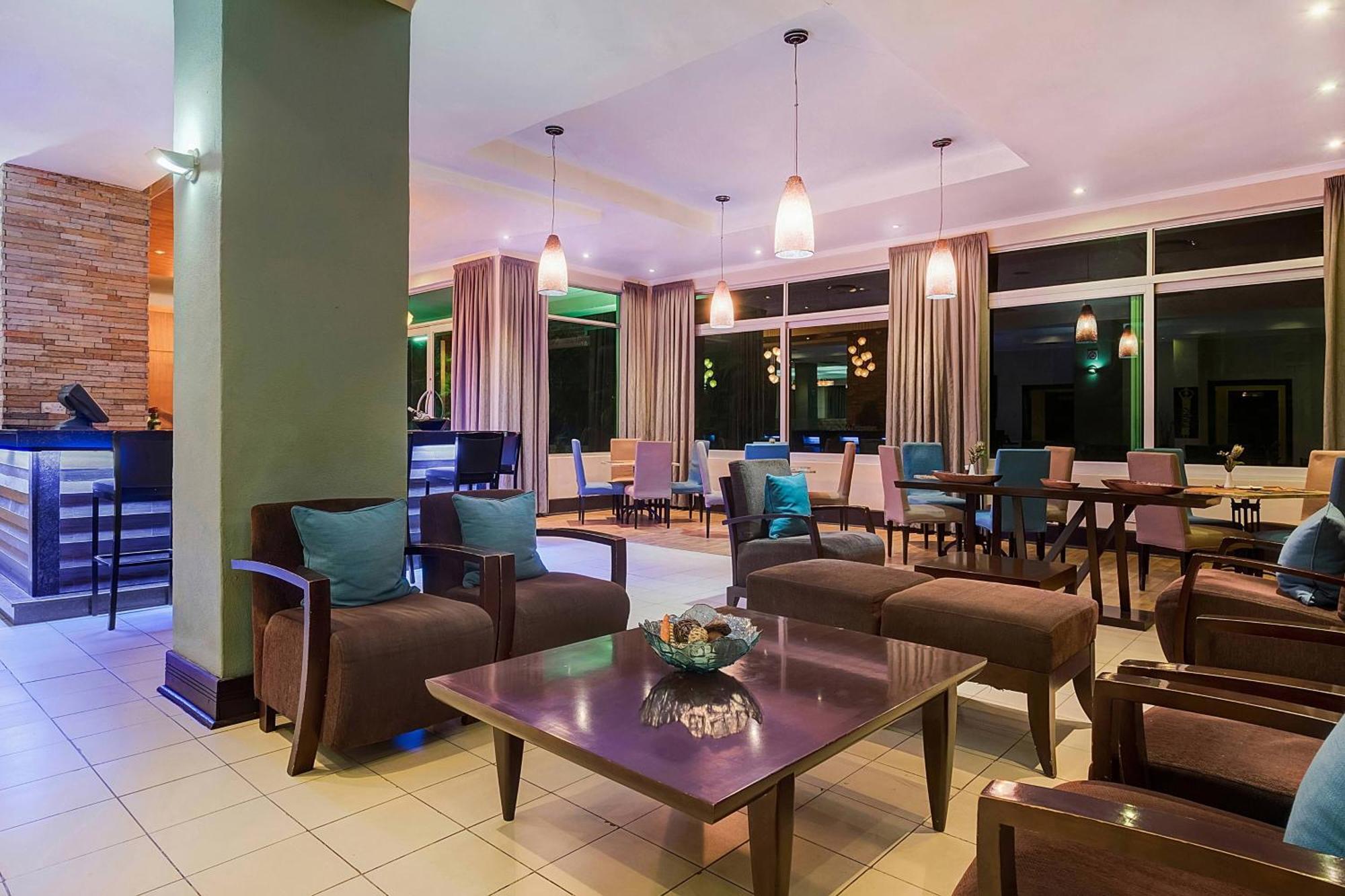 Protea Hotel By Marriott Lusaka Extérieur photo