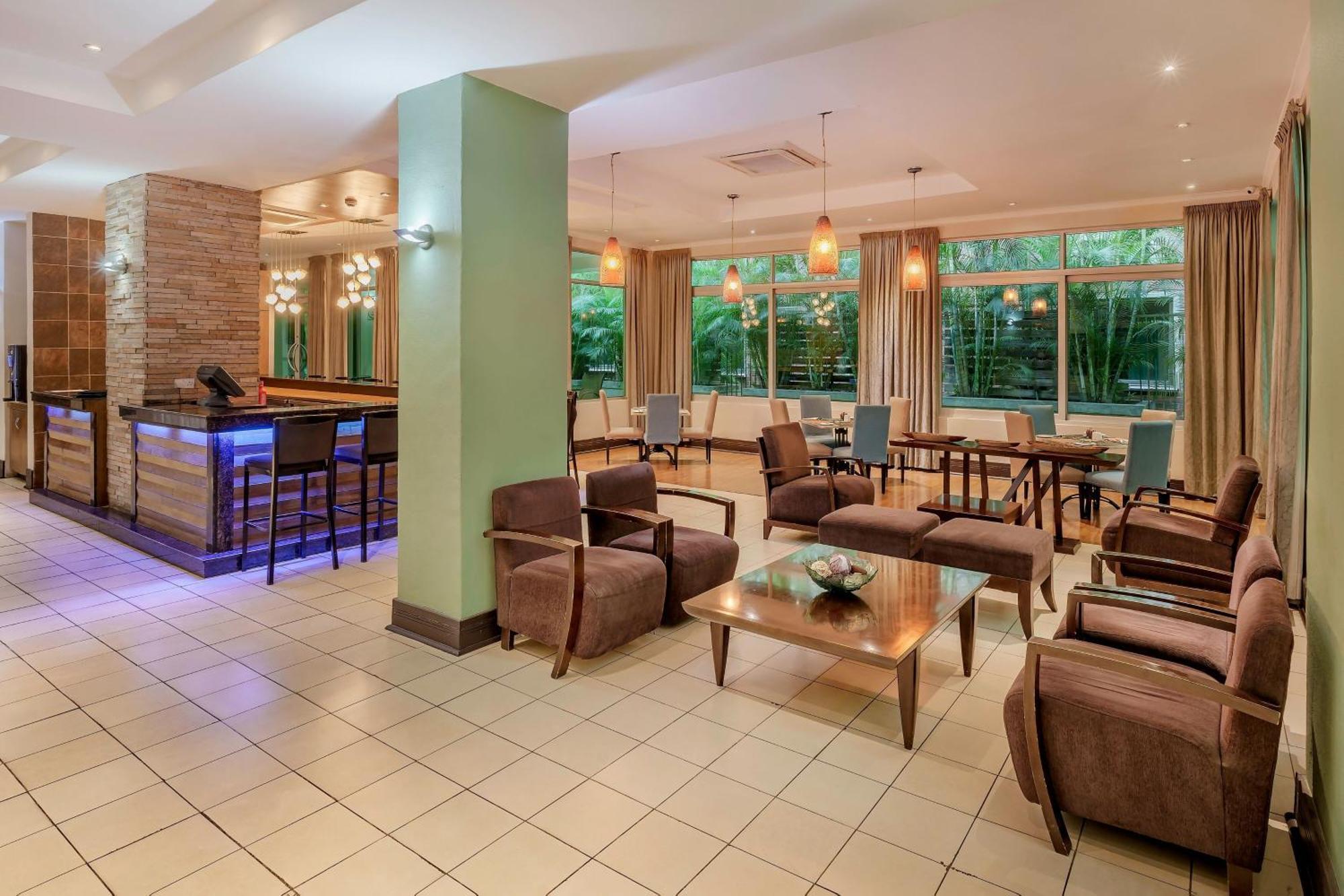 Protea Hotel By Marriott Lusaka Extérieur photo