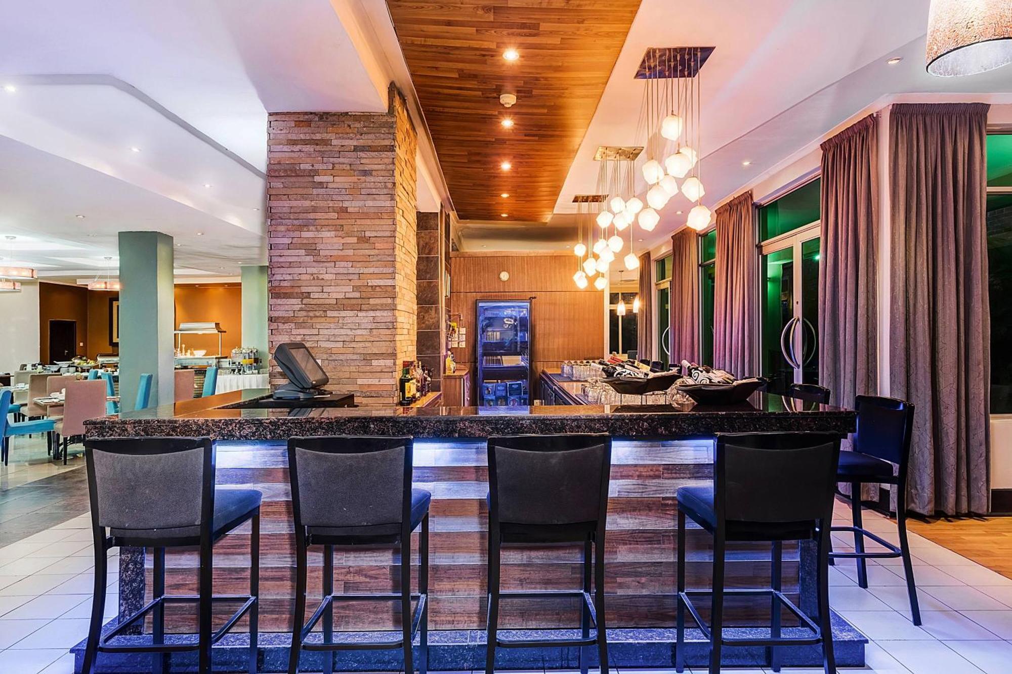 Protea Hotel By Marriott Lusaka Extérieur photo
