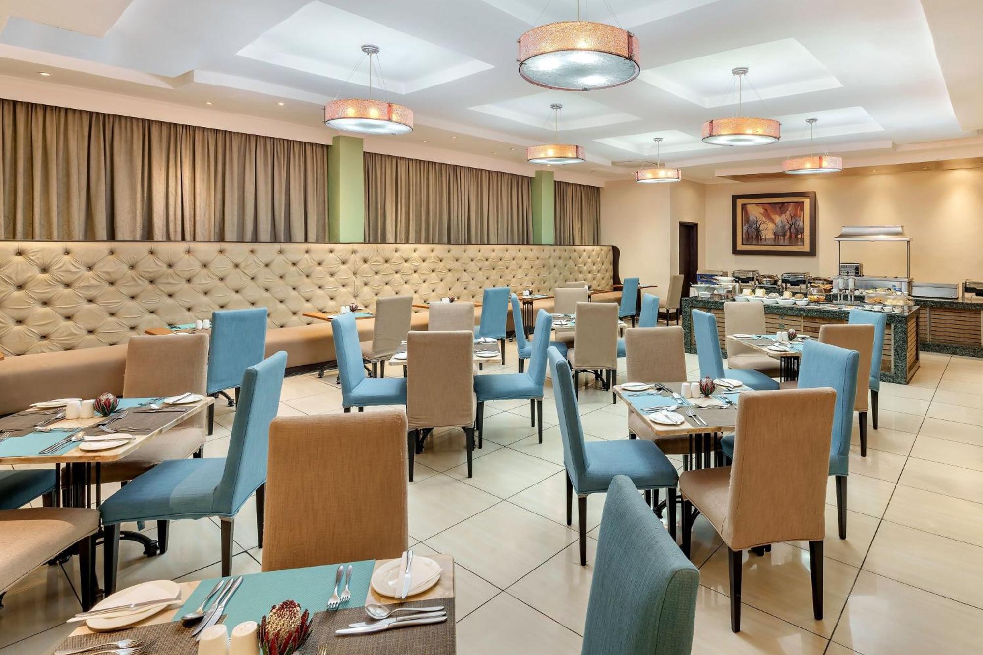 Protea Hotel By Marriott Lusaka Extérieur photo