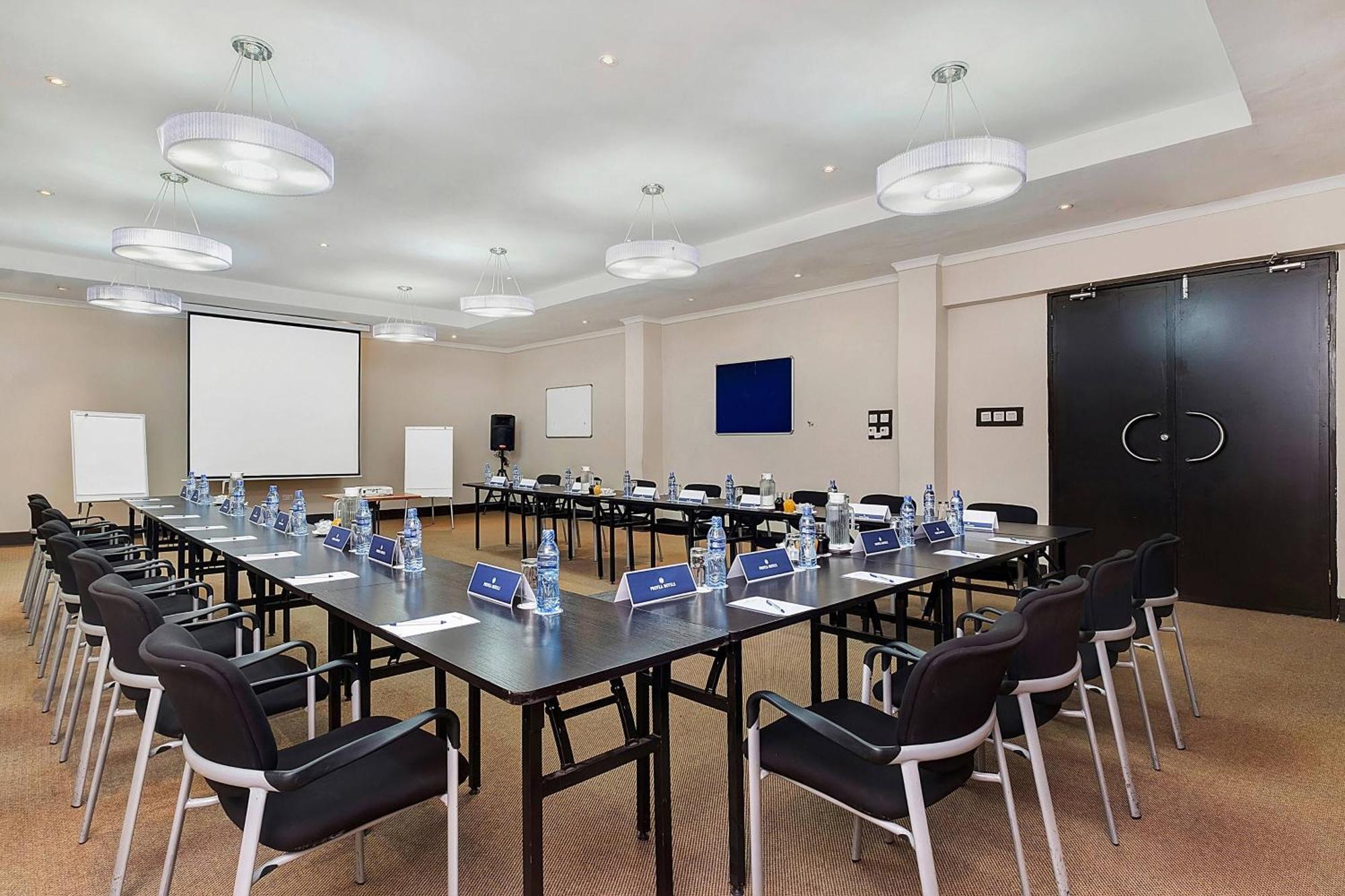 Protea Hotel By Marriott Lusaka Extérieur photo