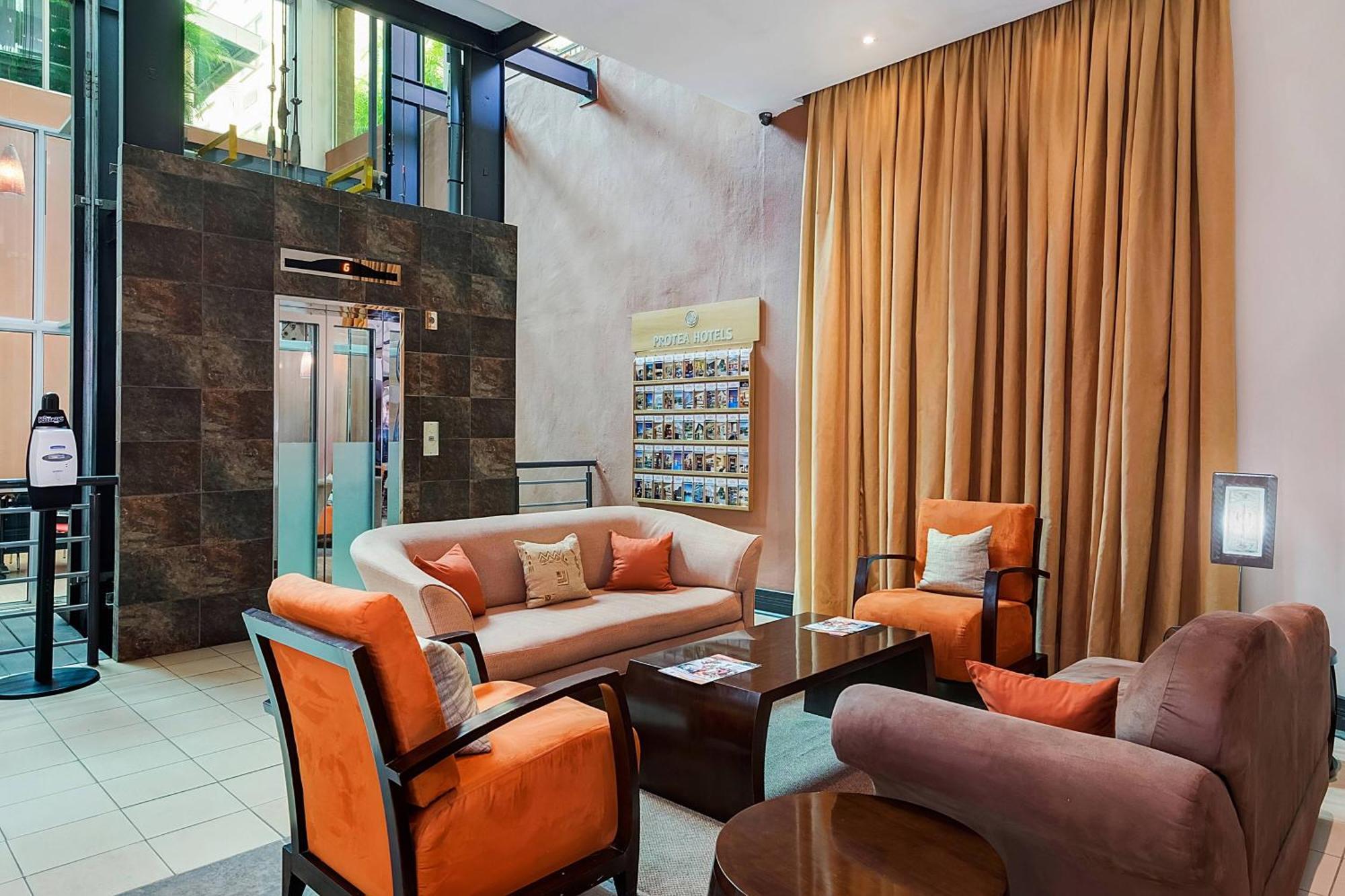 Protea Hotel By Marriott Lusaka Extérieur photo