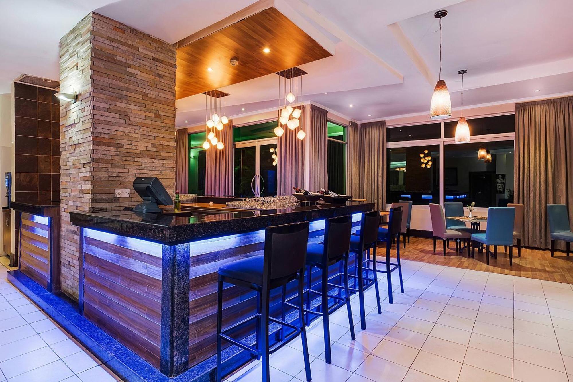 Protea Hotel By Marriott Lusaka Extérieur photo