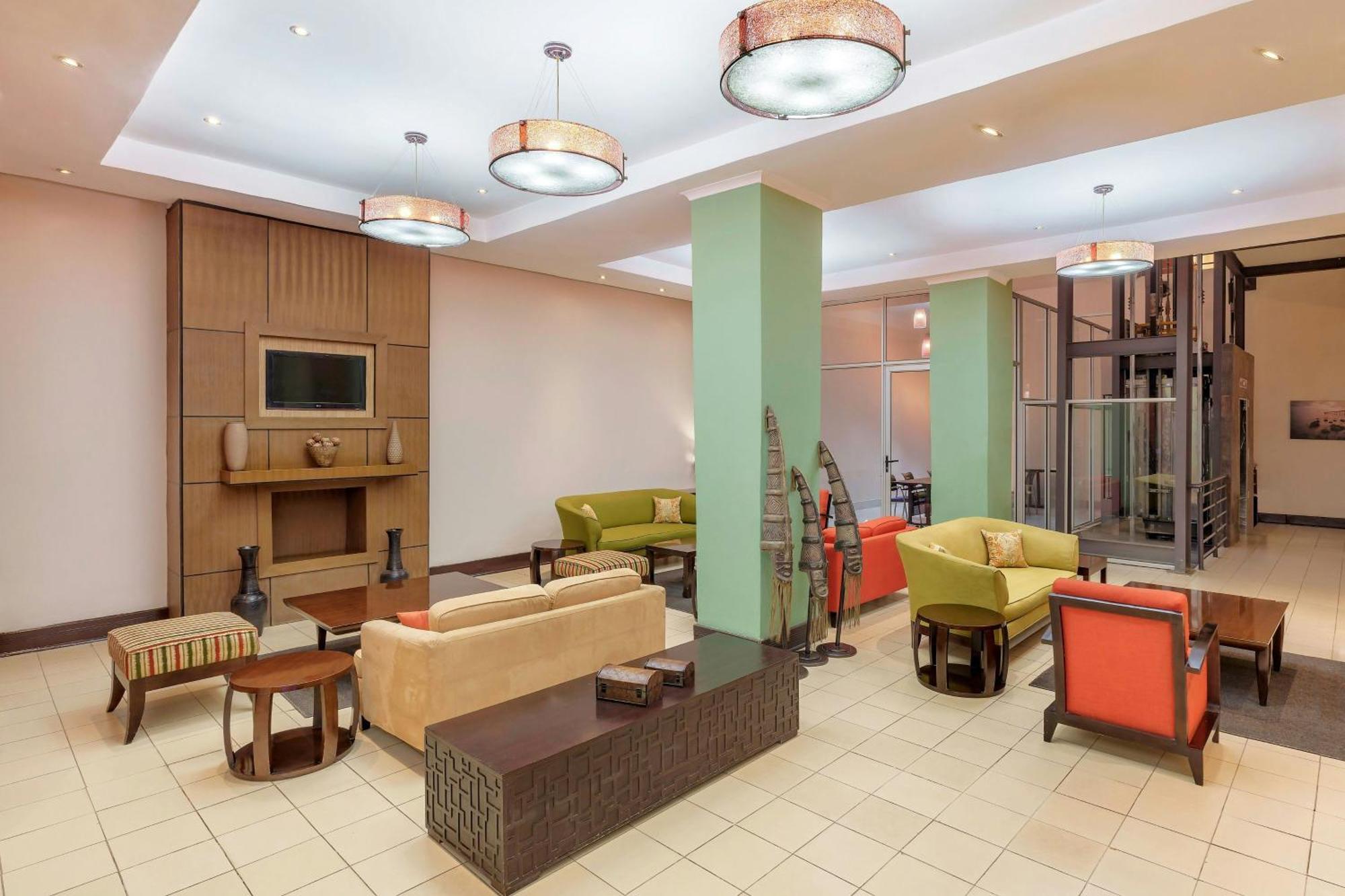 Protea Hotel By Marriott Lusaka Extérieur photo